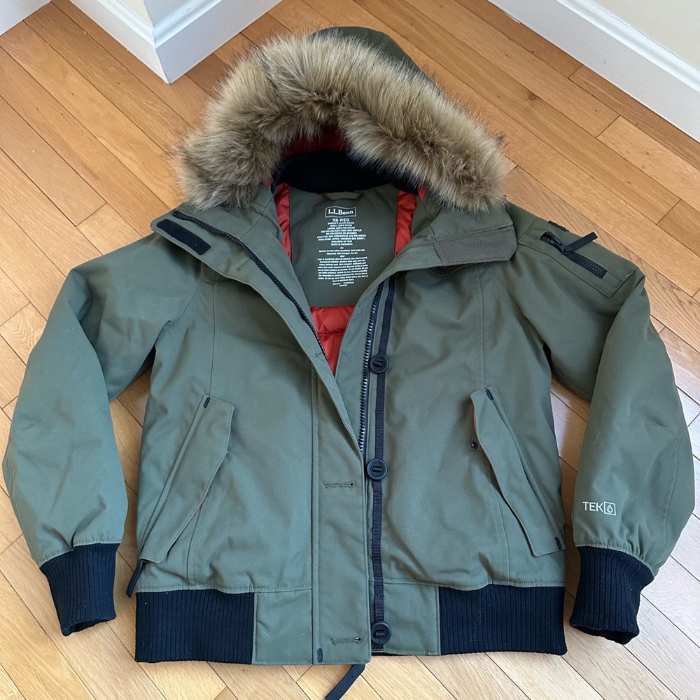 L.L. Bean Woman’s Mountain Jacket. Kelp Green with Orange Lining